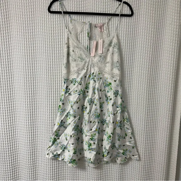 Victorias Secret slip dress - Picture 2 of 8